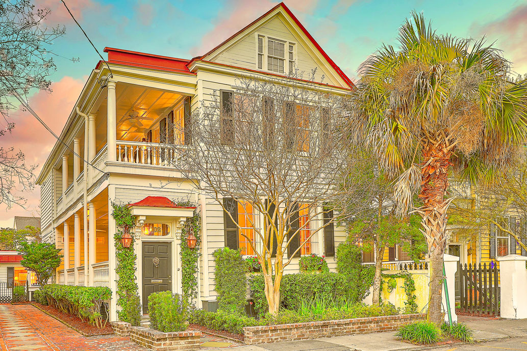 Example of a Charleston Single House in Charleston architecture