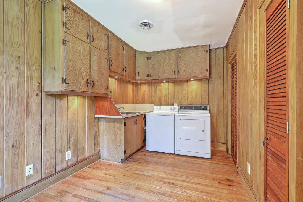 17 Johnson Road laundry room