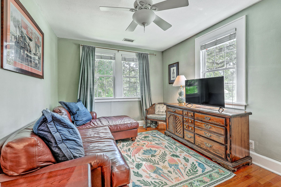17 8th Avenue A bedroom 2