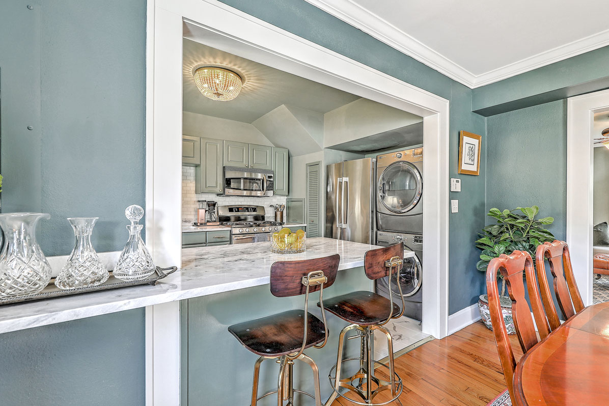 17 8th Avenue A breakfast bar