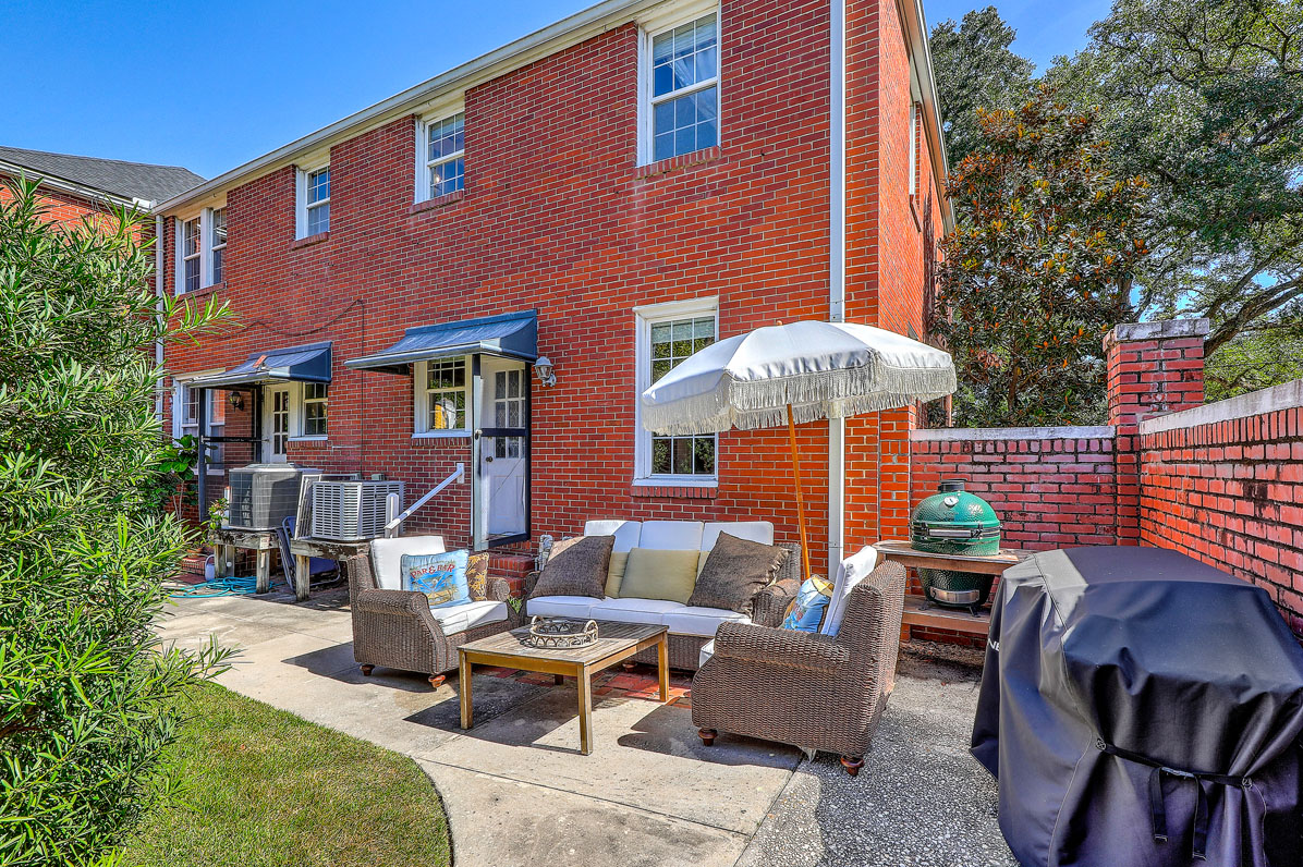 17 8th Avenue A patio
