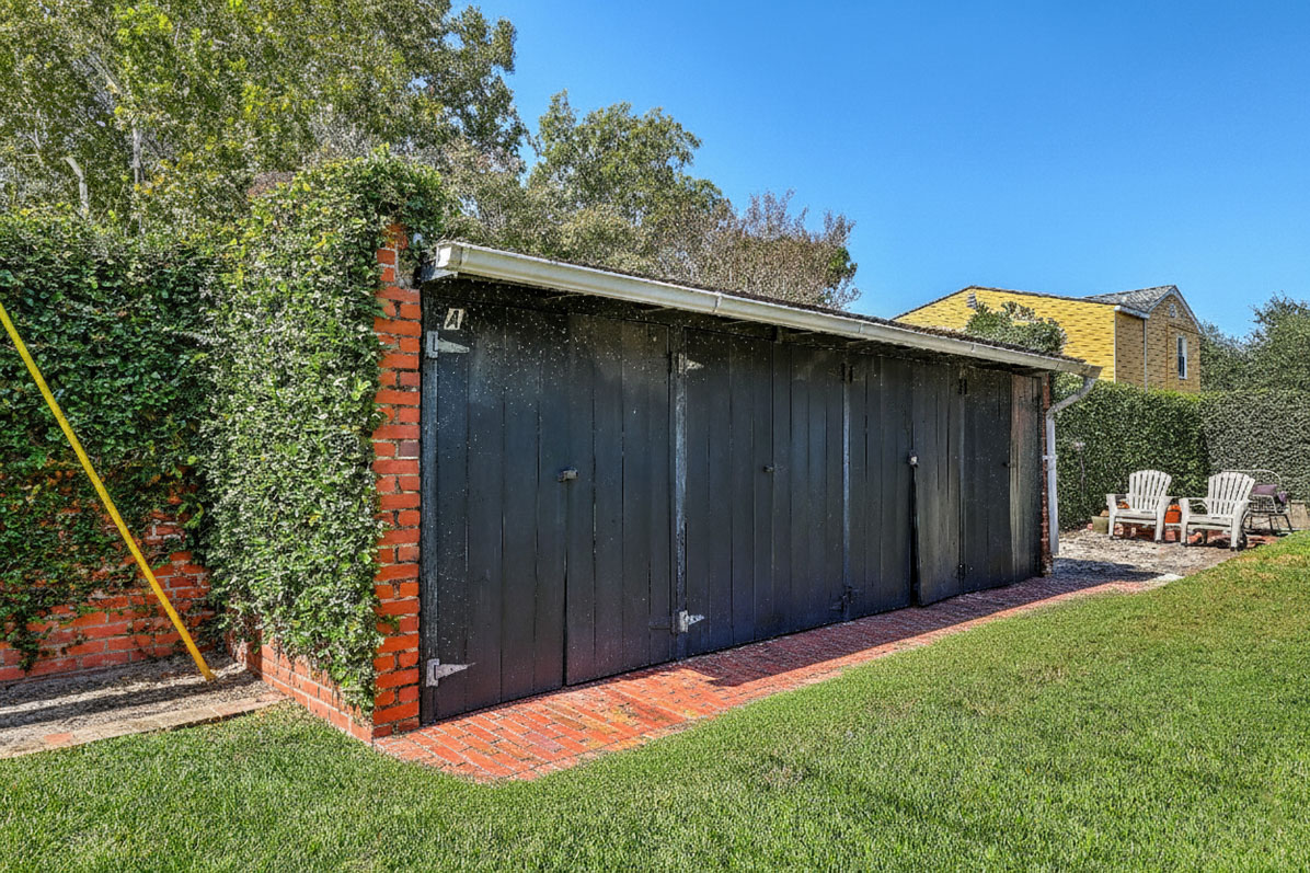 17 8th Avenue A shed