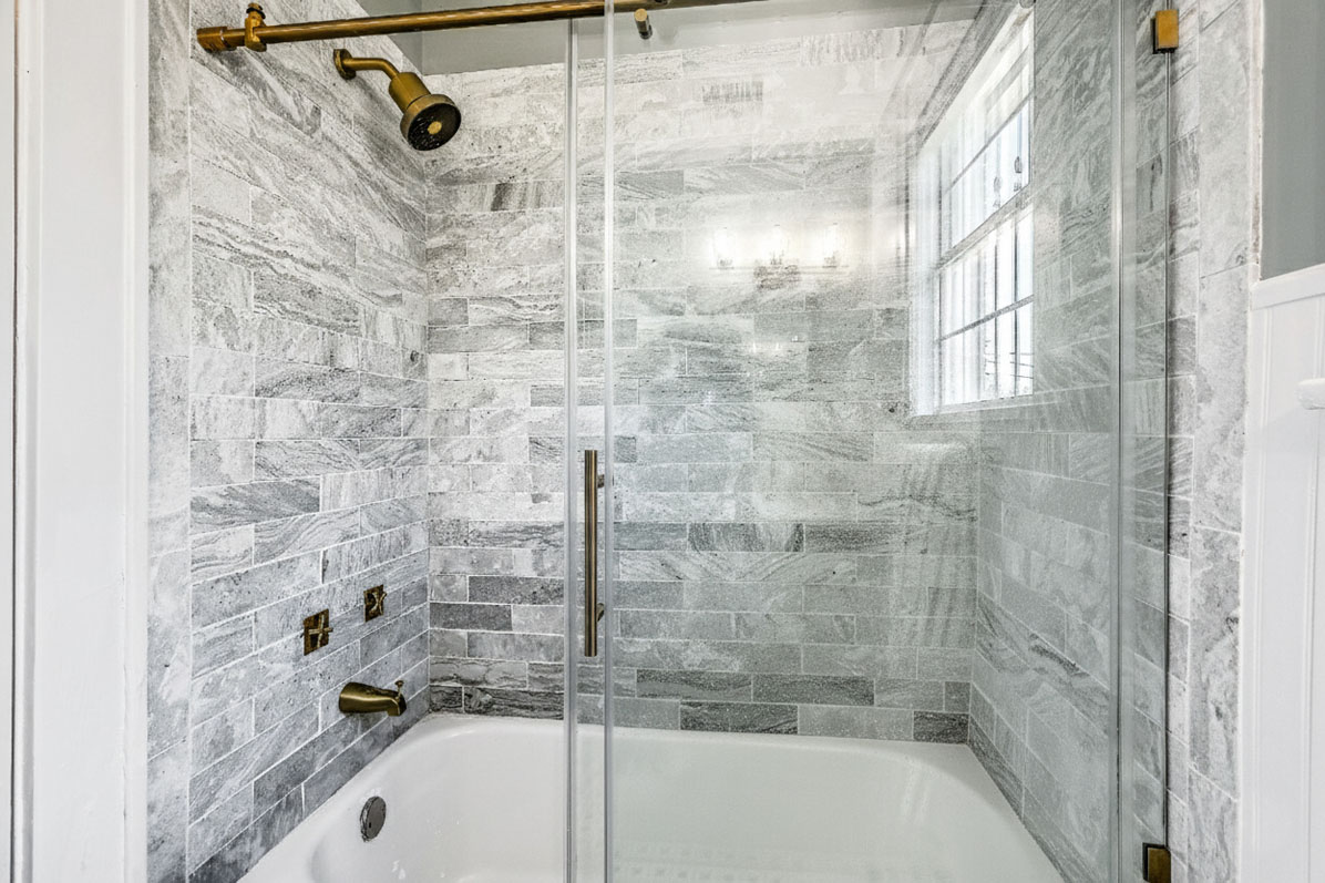 17 8th Avenue A shower