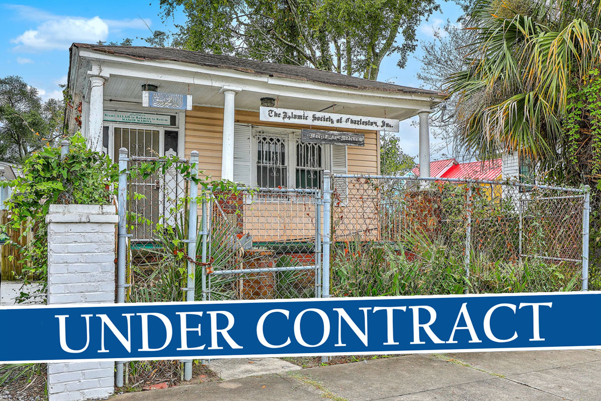 35 Nunan Street exterior, Yellow bungalow with front porch in a state of disrepair